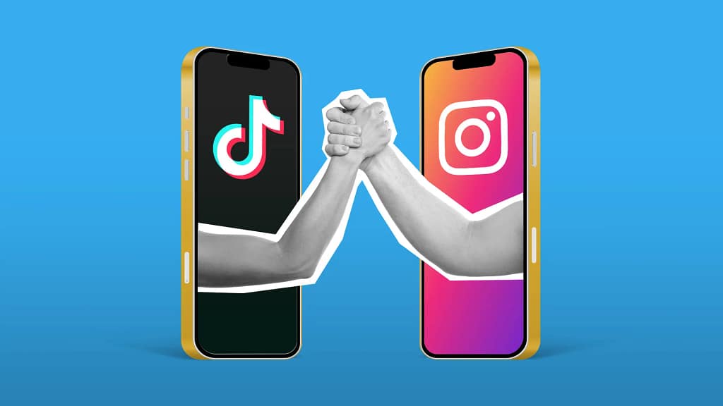 Ilustrasi dua smartphone menampilkan logo TikTok dan Instagram sedang bergulat, mewakili persaingan dalam strategi digital marketing.